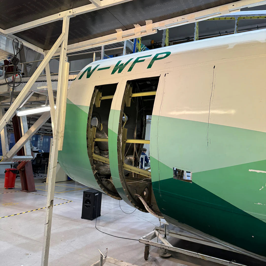 Widerøe Dash 8 - LN-WFP - Light Green