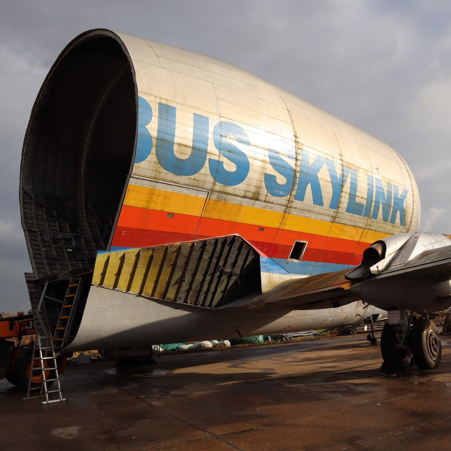 Super Guppy - F-BTGV (Silver)