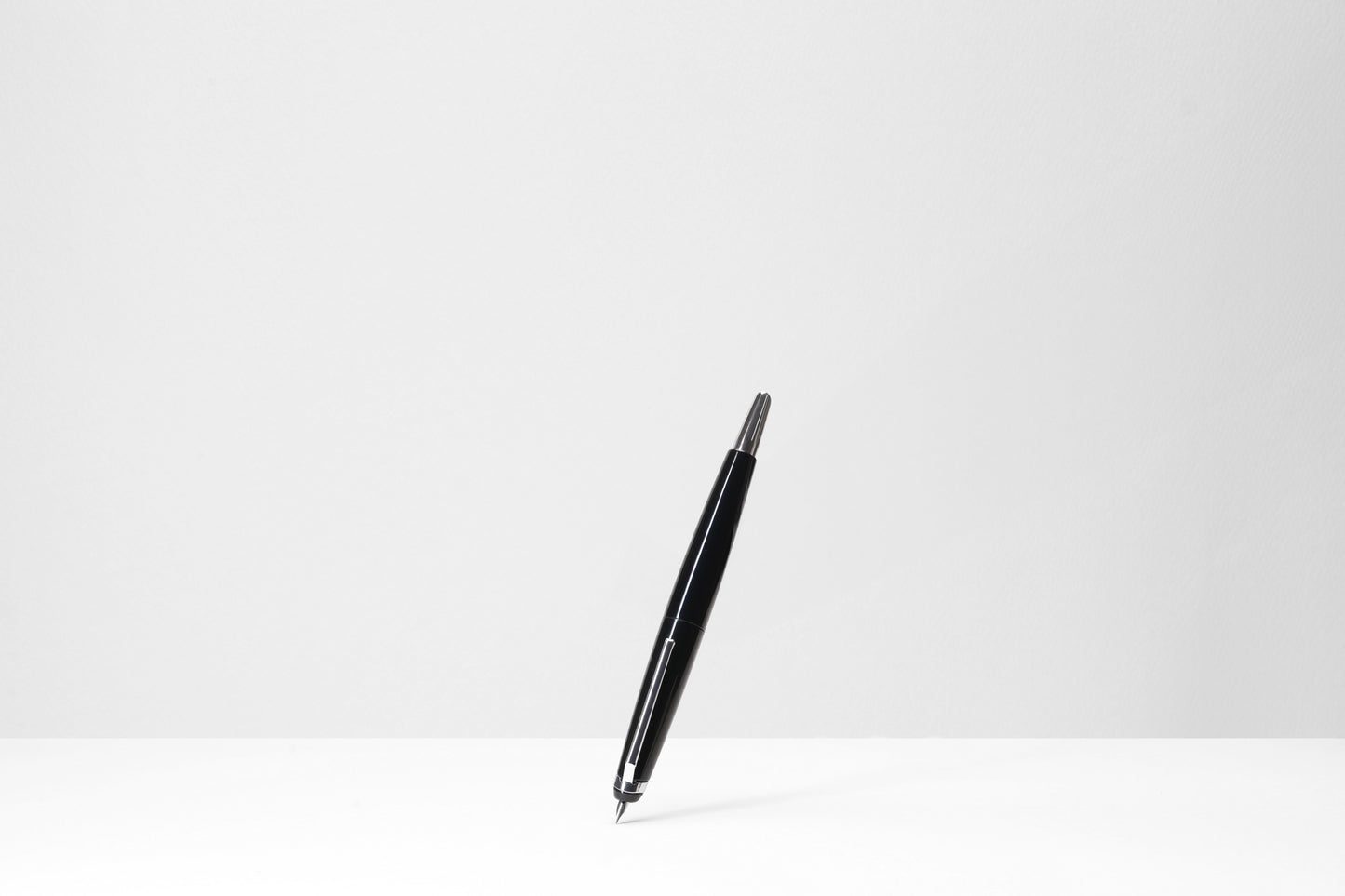 Endless Phantom Retractable Fountain Pen - Clear Black ( UK Exclusive )
