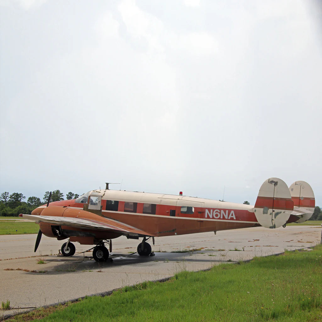 Beechcraft 18 C45H - N6NA - Cream