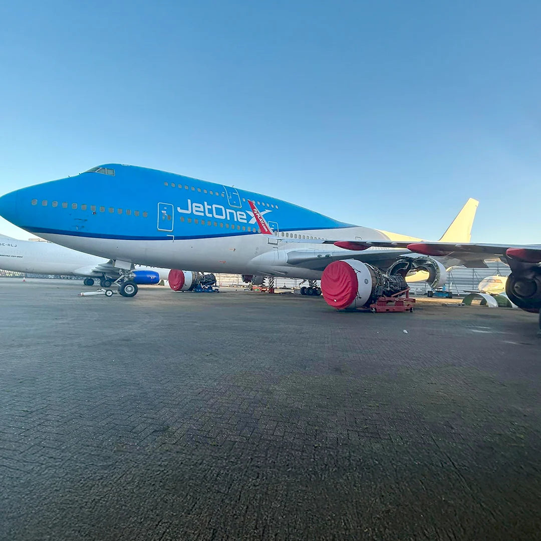 Boeing 747 - VQ-BWM - Blue