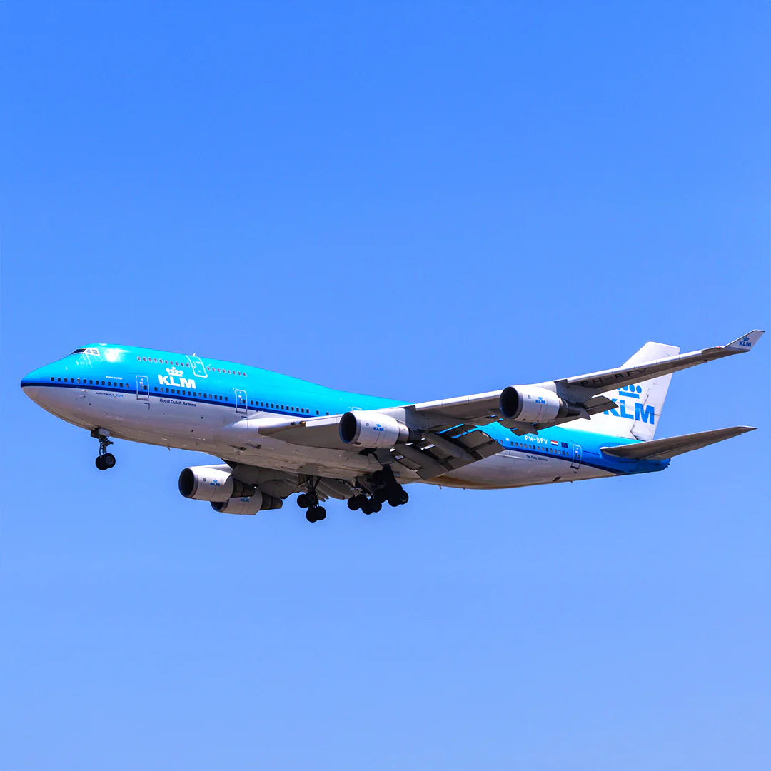 Boeing 747 - VQ-BWM - Blue
